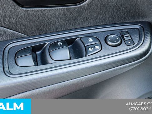 Used 2025 Nissan Versa S w/ Trunk Package image 37