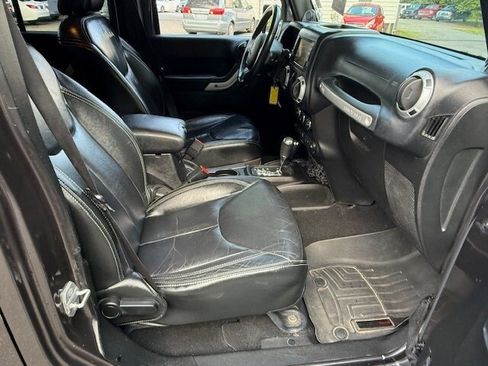 Used 2014 Jeep Wrangler Unlimited Sahara image 13