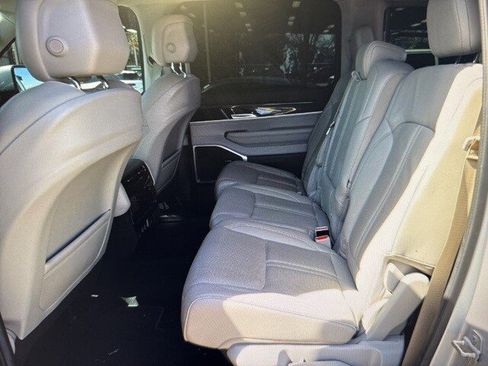 Used 2022 Jeep Wagoneer Series II w/ Premium Group I image 11