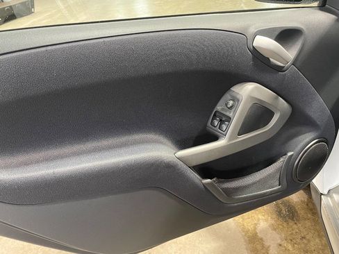Used 2011 smart fortwo passion image 4