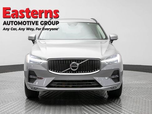 Used 2022 Volvo XC60 B5 Momentum AWD/4WD image 2