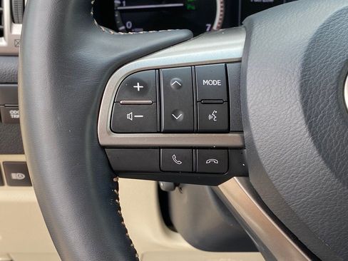 Used 2023 Lexus GX 460 Premium w/ Premium Package image 24