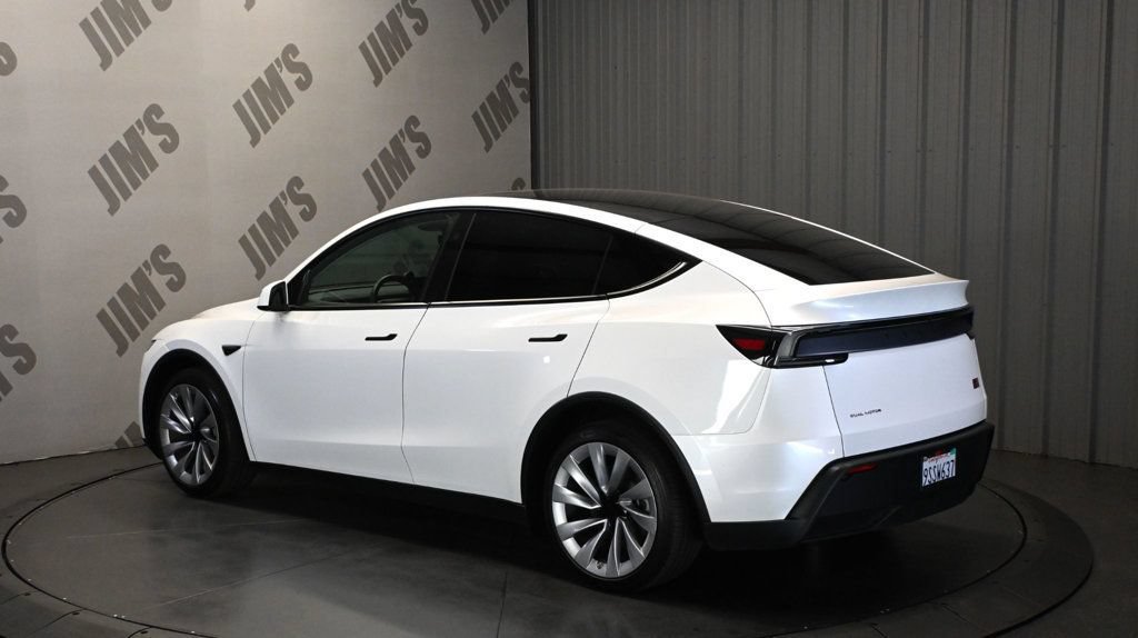 Used 2026 Tesla Model Y Long Range AWD/4WD image 17