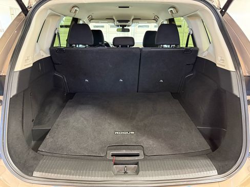 Used 2024 Nissan Rogue SV image 24