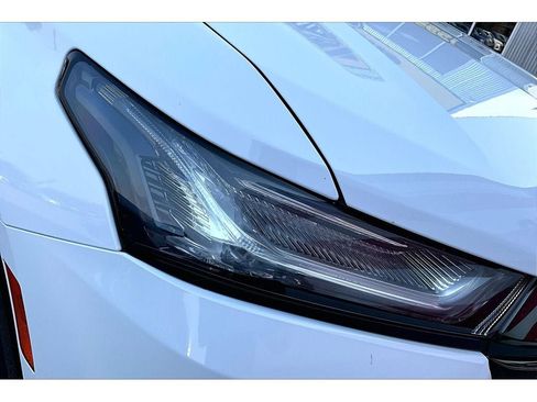 Used 2022 Chevrolet Traverse Premier w/ Redline Edition AWD/4WD image 33
