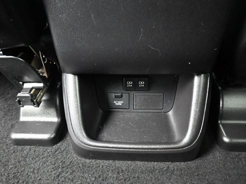 Used 2019 Toyota Highlander XLE image 38