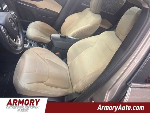 Used 2016 Jeep Cherokee Latitude w/ Comfort/Convenience Group image 12