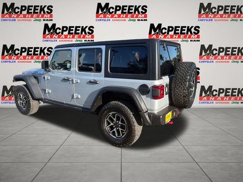 Used 2024 Jeep Wrangler Unlimited Rubicon AWD/4WD image 3