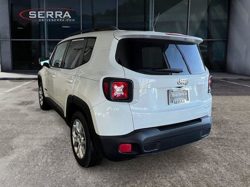 Used 2016 Jeep Renegade Latitude image 2