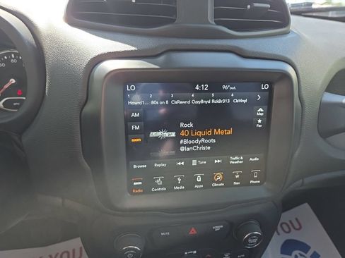 Used 2018 Jeep Renegade Altitude w/ UConnect 8.4 Nav Group AWD/4WD image 15