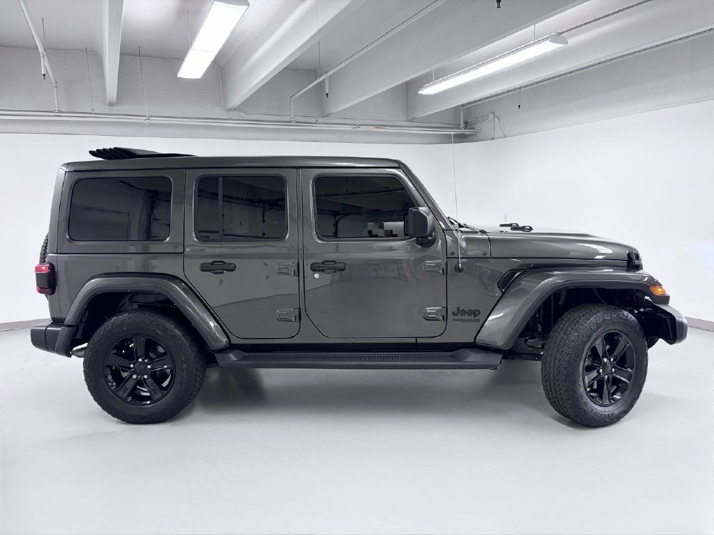 Used 2022 Jeep Wrangler Unlimited Sahara AWD/4WD image 6