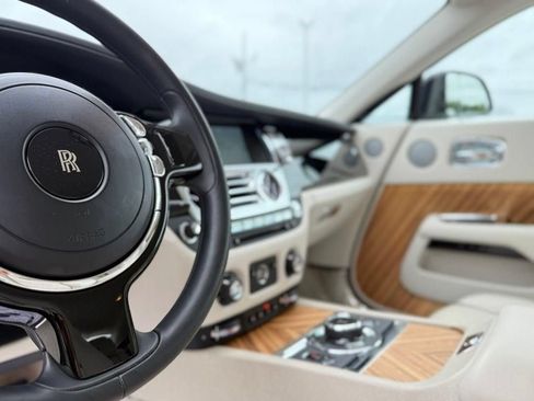 Used 2015 Rolls-Royce Wraith RWD image 23