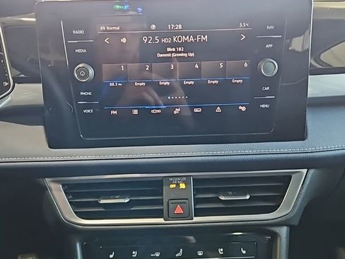 New 2026 Volkswagen Taos SEL AWD/4WD image 30