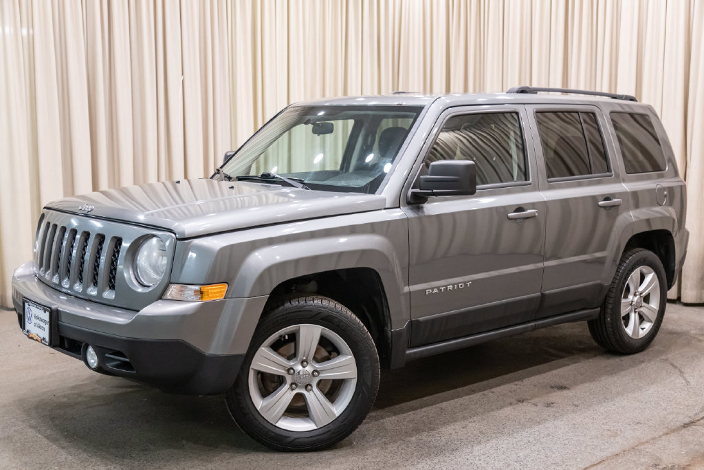 Used 2013 Jeep Patriot Latitude w/ Sun/Sound Group FWD image 2