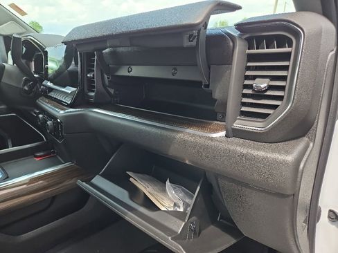 Used 2024 Chevrolet Silverado 2500 LT AWD/4WD image 90
