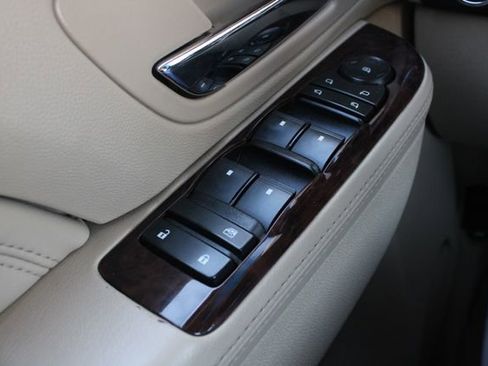 Used 2013 Cadillac Escalade Premium AWD/4WD image 8