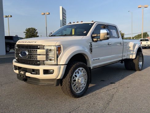 Used 2019 Ford F450 Platinum w/ Platinum Ultimate Package AWD/4WD image 2