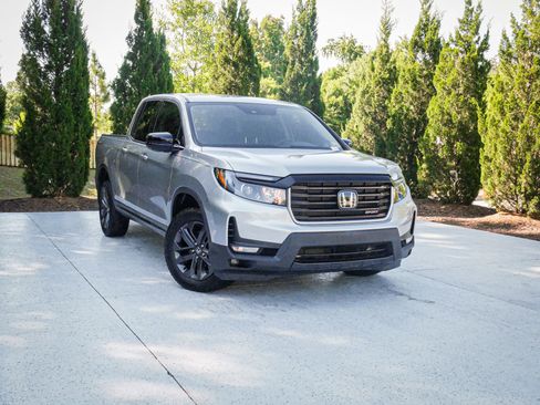 Certified 2023 Honda Ridgeline Sport image 2