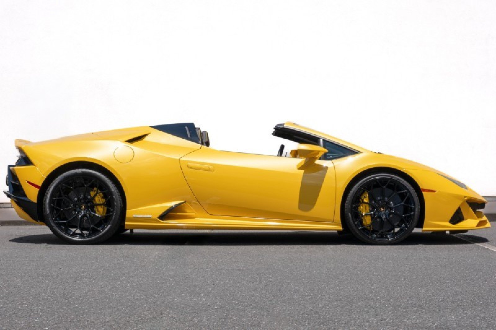 Used 2024 Lamborghini Huracan EVO AWD/4WD image 3