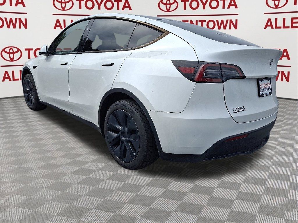 Used 2025 Tesla Model Y Long Range RWD image 3