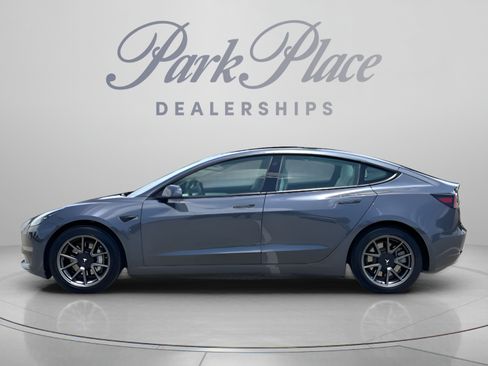 Used 2022 Tesla Model 3 Long Range AWD/4WD image 3