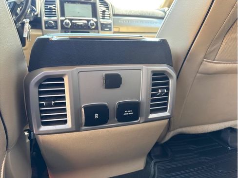 Used 2017 Ford F250 Lariat w/ Lariat Value Package AWD/4WD image 11