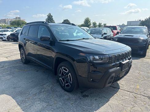 Used 2026 Jeep Cherokee Laredo AWD/4WD image 4