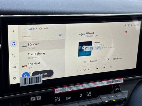 New 2026 Toyota Camry Hybrid FWD image 21