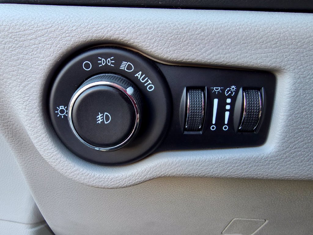 Used 2023 Chrysler Pacifica Touring-L FWD image 20