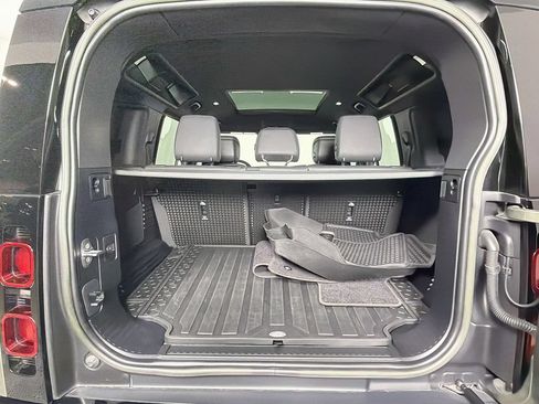 Certified 2023 Land Rover Defender 110 X-Dynamic SE AWD/4WD image 28