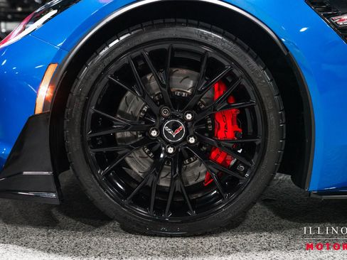 Used 2015 Chevrolet Corvette Z06 w/ 3LZ Preferred Equipment Group RWD image 9