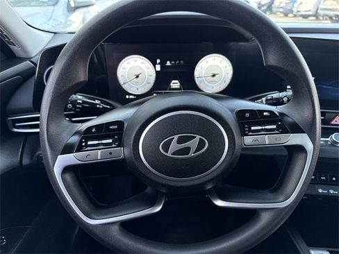 Used 2024 Hyundai Elantra SEL image 11