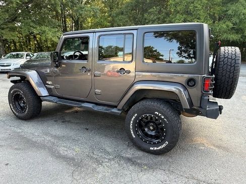 Used 2014 Jeep Wrangler Unlimited Sahara image 6