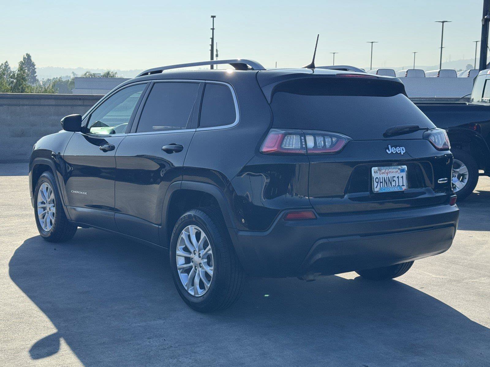 Used 2019 Jeep Cherokee Latitude w/ Popular Appearance Group FWD image 4