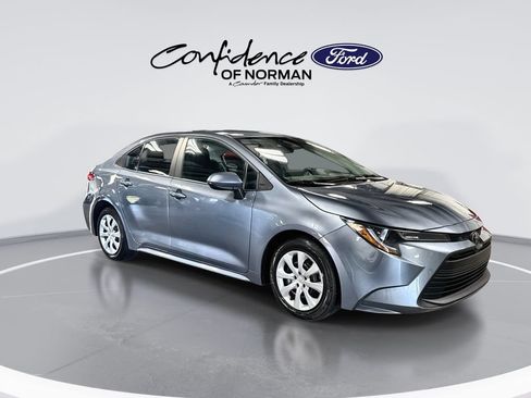 Used 2025 Toyota Corolla LE FWD image 11