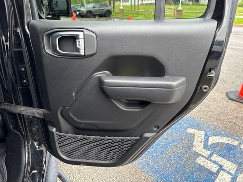 Used 2024 Jeep Wrangler Unlimited Rubicon AWD/4WD image 38