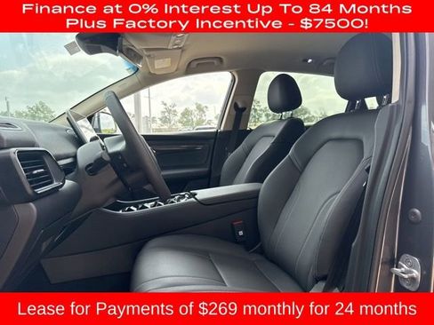 New 2025 VinFast VF 8 Eco image 26