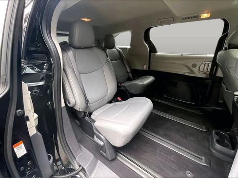 Used 2023 Toyota Sienna XLE w/ XLE Plus Package AWD/4WD image 19