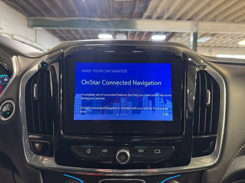 Used 2020 Chevrolet Traverse LT w/ LT Premium Package image 19