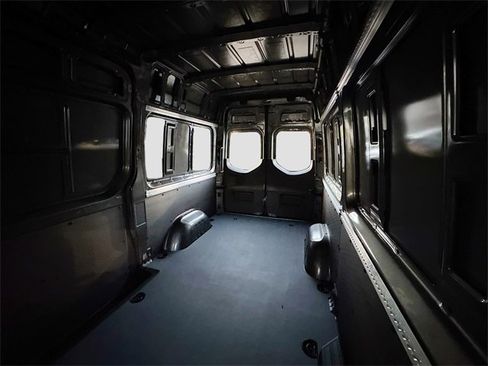 Used 2025 Mercedes-Benz Sprinter 2500 image 24