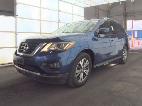 Used 2019 Nissan Pathfinder SV image 1