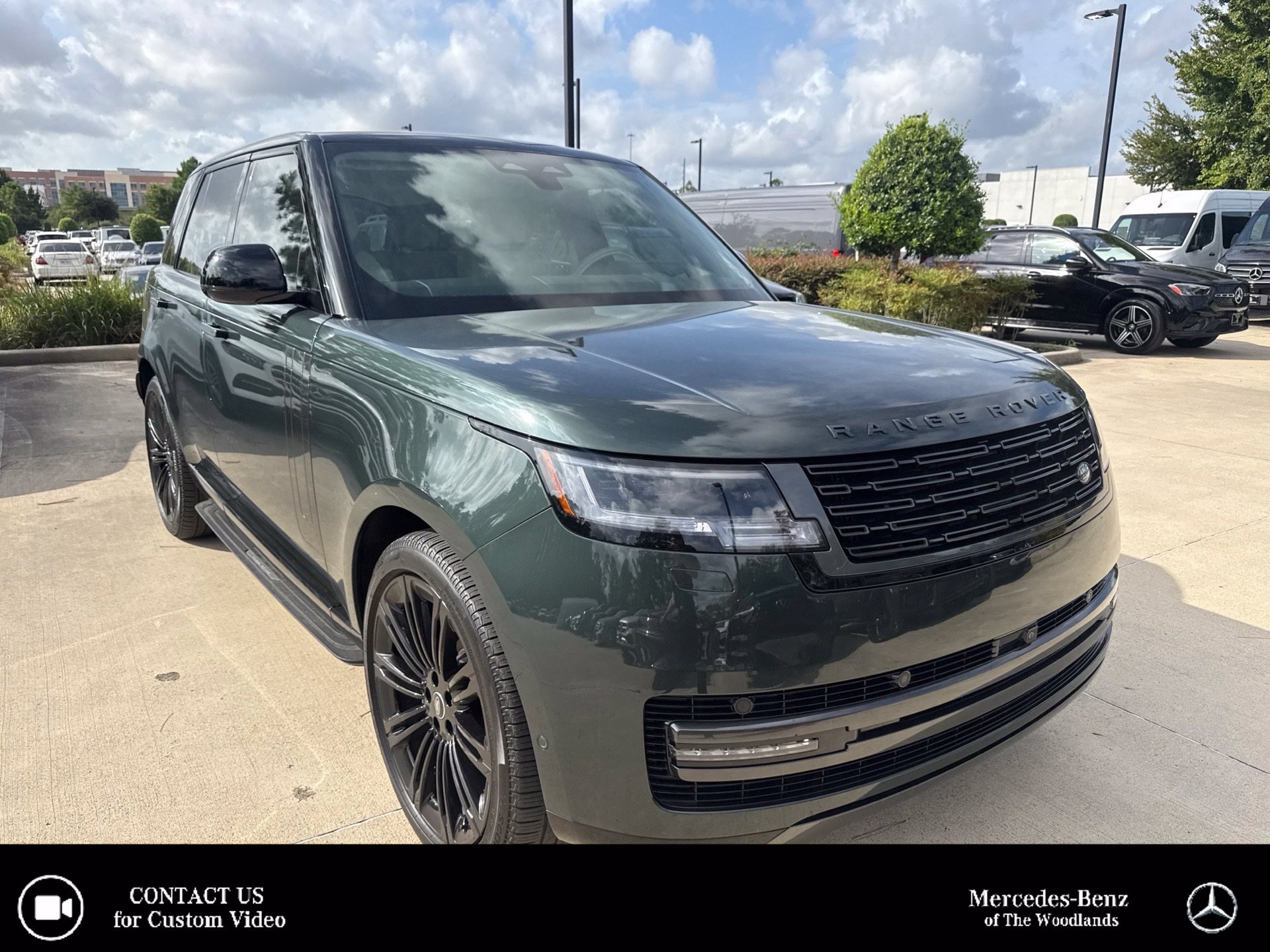 Used 2025 Land Rover Range Rover SE AWD/4WD image 1