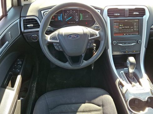 Used 2014 Ford Fusion SE FWD image 12