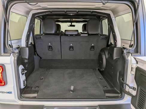 Used 2022 Jeep Wrangler Unlimited Sahara w/ Cold Weather Group image 29