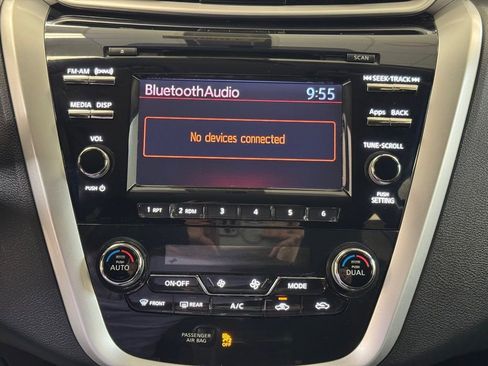 Used 2015 Nissan Murano S image 32