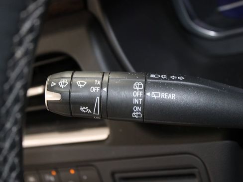 Used 2023 Chevrolet Suburban Premier image 18