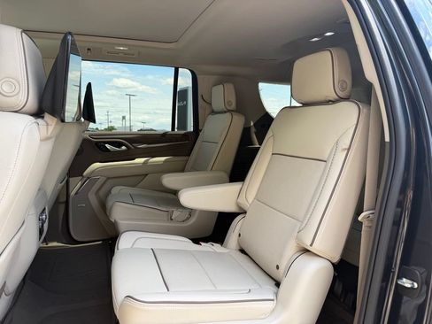 Used 2024 GMC Yukon XL Denali w/ Advanced Technology Package AWD/4WD image 25