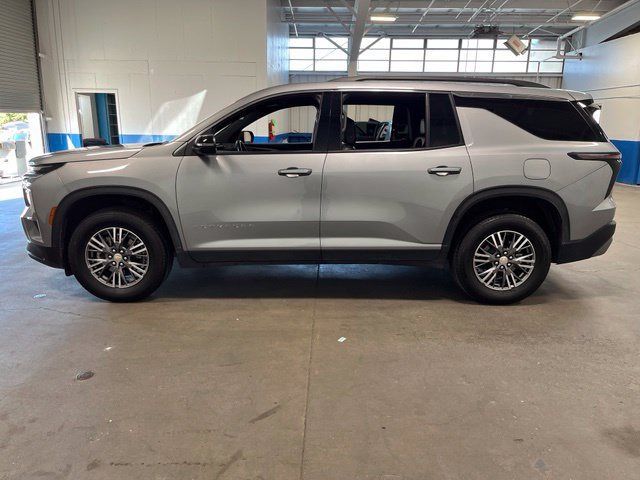 Used 2025 Chevrolet Traverse LT FWD image 6