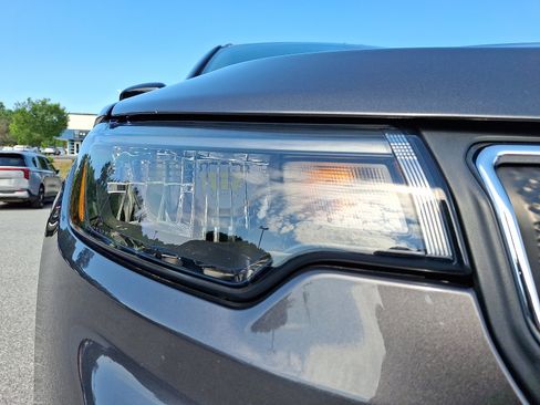 Used 2022 Jeep Compass Latitude AWD/4WD image 9