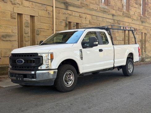 Used 2022 Ford F250 XL w/ Power Equipment Group image 9